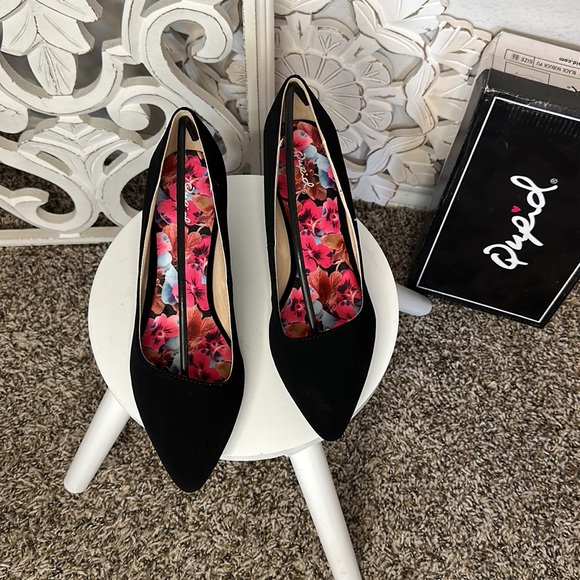 Quips Women's medium Width Pointed Toe Kitten Heel BRAND NEW IN BOX! - Picture 9 of 9